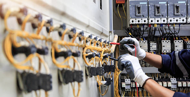 Professional Electrician technician working in Savannah, TX